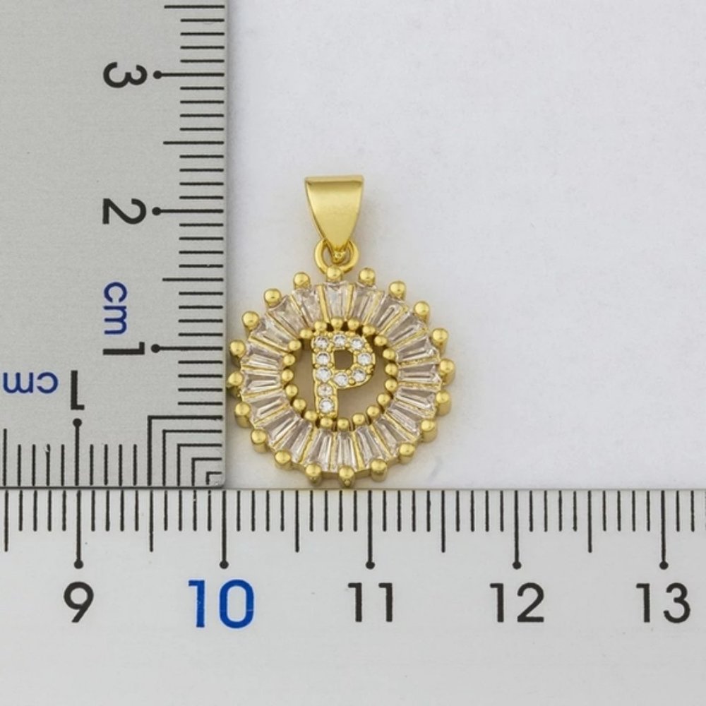 ๐ White Gold -R- Initial Necklace - Picture 5 of 6